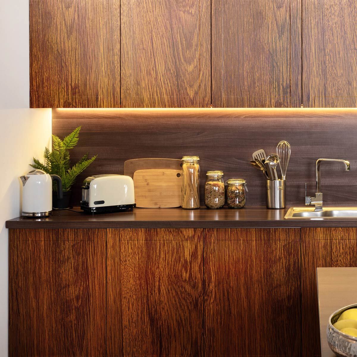 Rouleau revêtement adhésif vinyle au mètre - Sticker lavable Cuisine Meuble Armoire Porte - BOIS BRUN FONCÉ