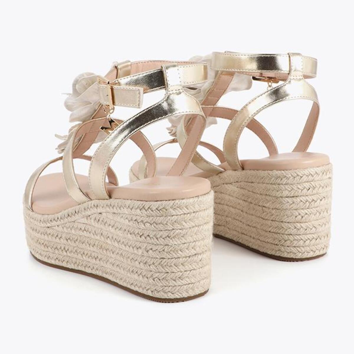 Zeppa con decorazioni floreali