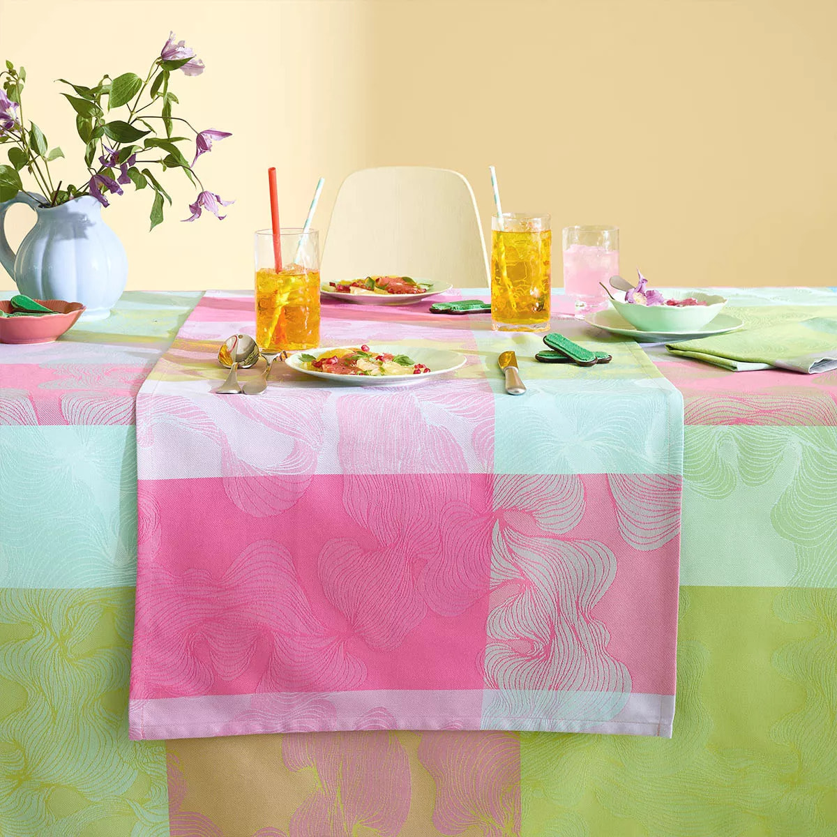 Chemin de table pur coton motif jacquard bleu rose vert Mille vertiges ara
