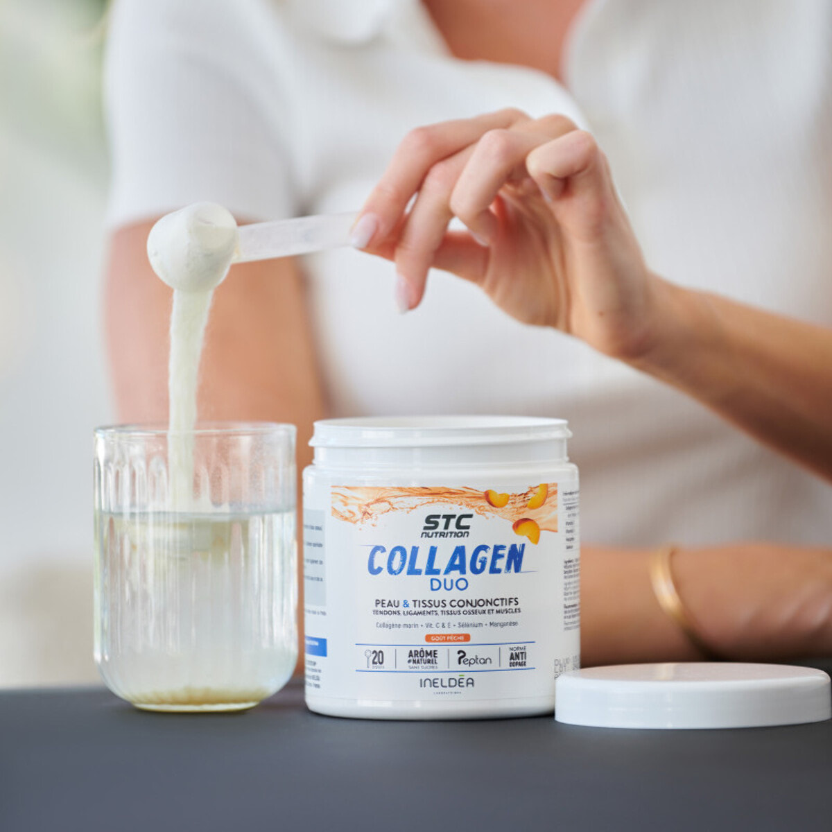STC NUTRITION - Collagen Duo - Favorise la Santé de la Peau, des Os et des Articulations - Collagène Marin Type I + Vitamines C & E + Sélénium + Manganèse - Arôme naturel de pêche - 20 doses