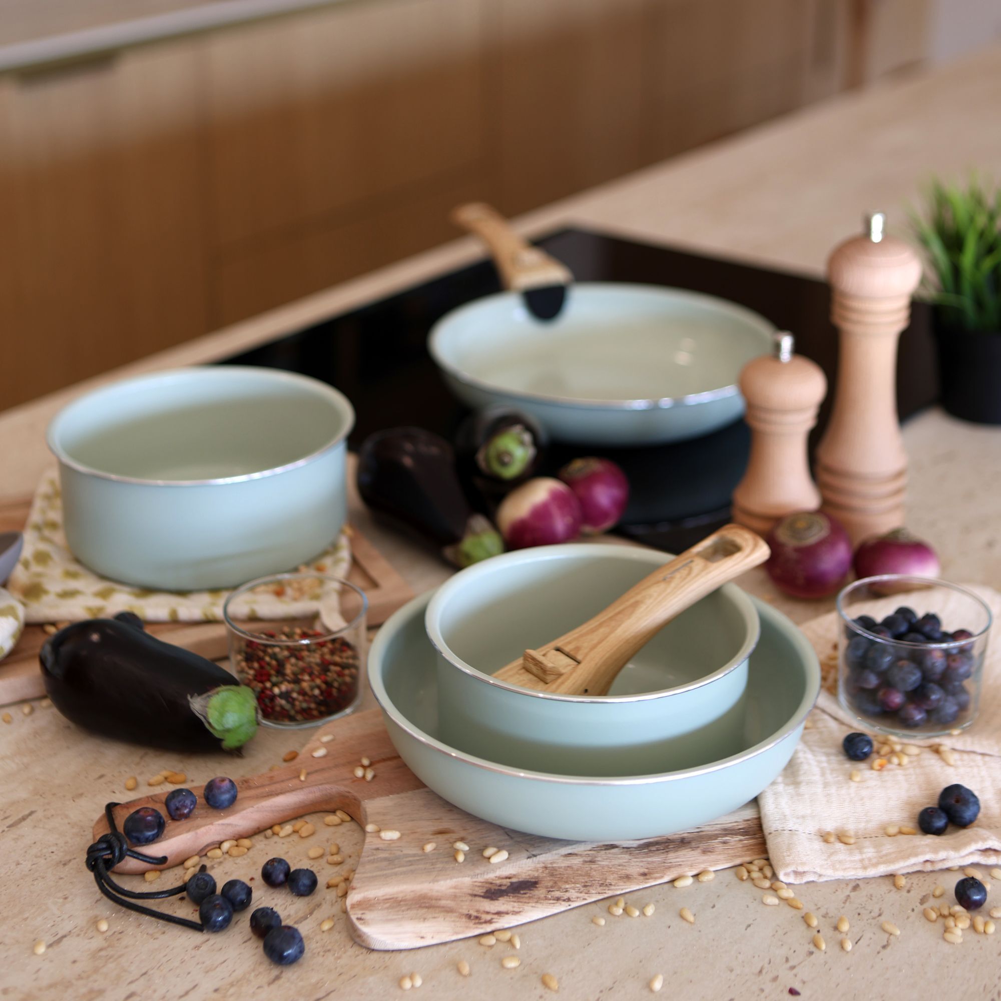 Batterie de cuisine 5 pièces en aluminium recyclé céladon