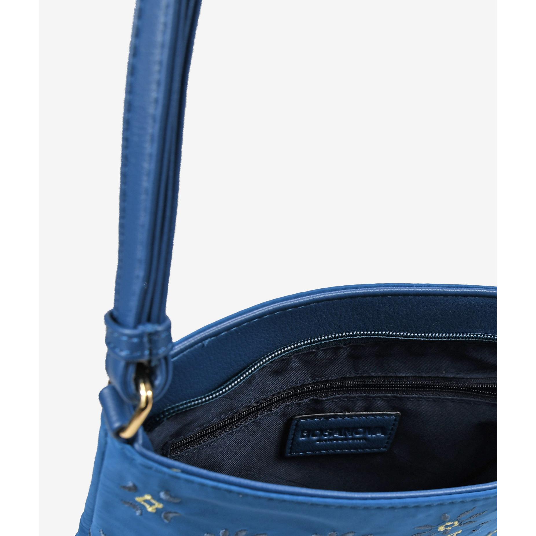 Bolso cuadrado azul con bordado