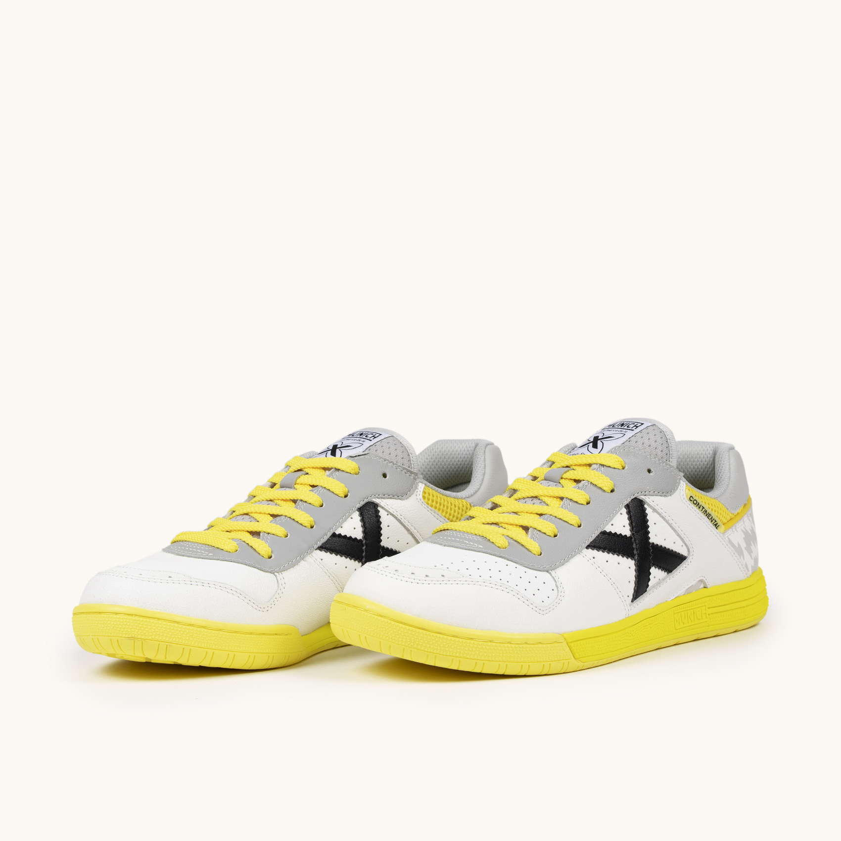 MUNICH CONTINENTAL V2 69 Zapatillas de fútbol sala y streetwear en naranja y amarillo