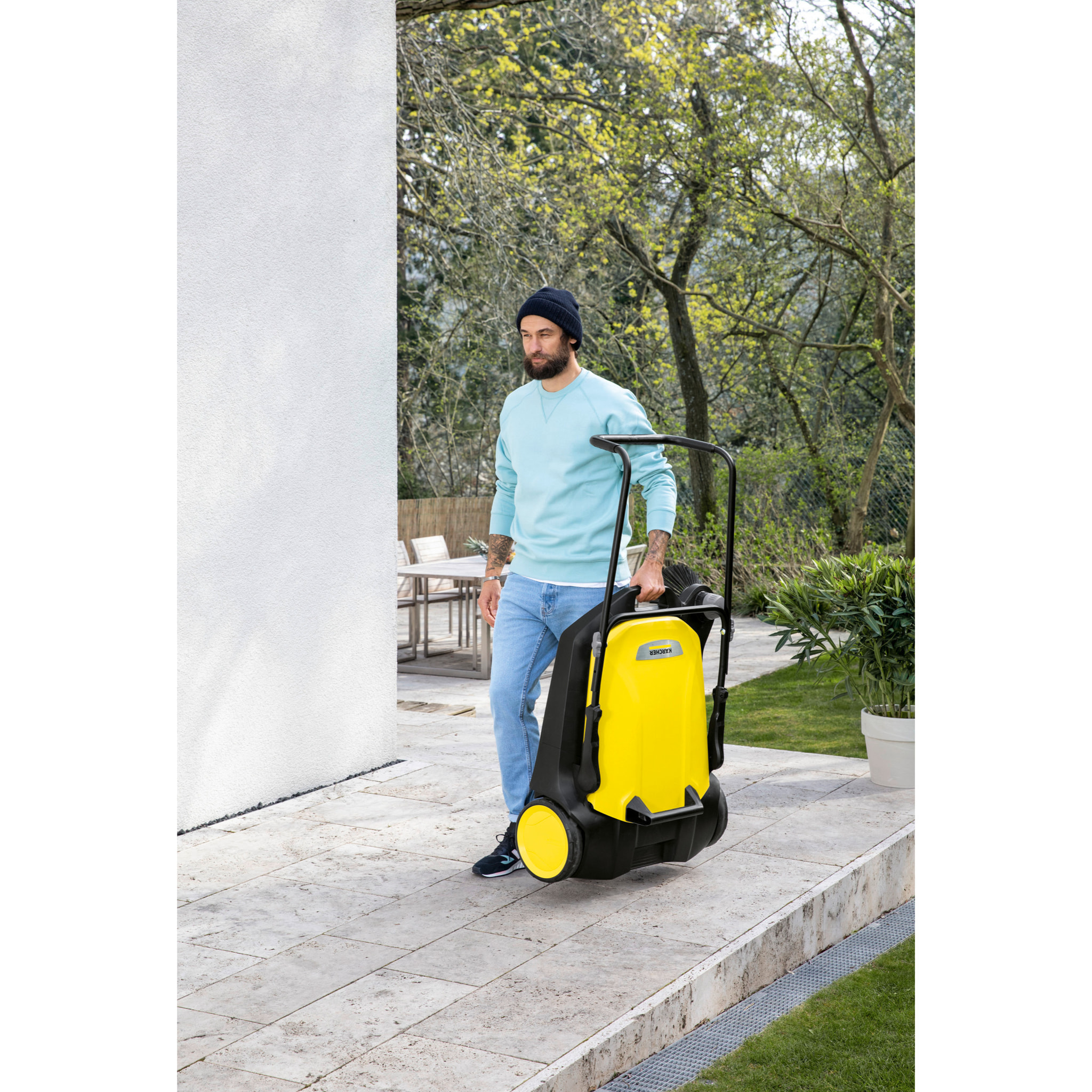 Balayeuse mécanique Karcher S 6 - Largeur de balayage 670 mm- Capacité du collecteur 38 L
