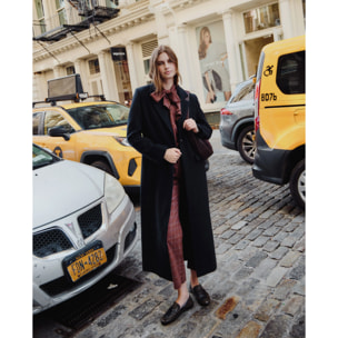 Abrigo largo con acabado sastre