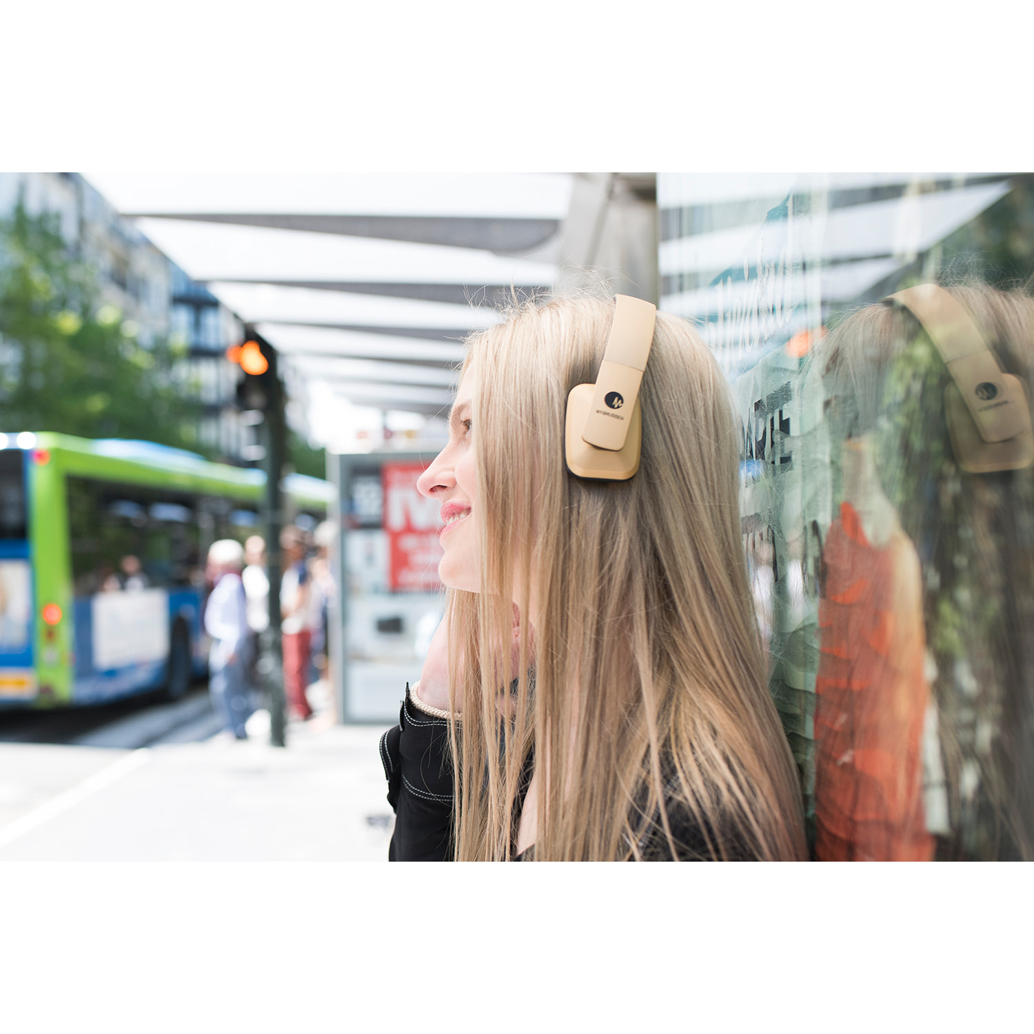 MAGNUSSEN H4 HEADPHONES en color Dorado