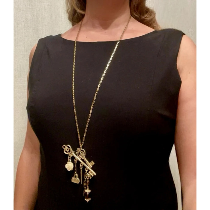 Collar largo Key Club charms pendant en dorado chapado latón