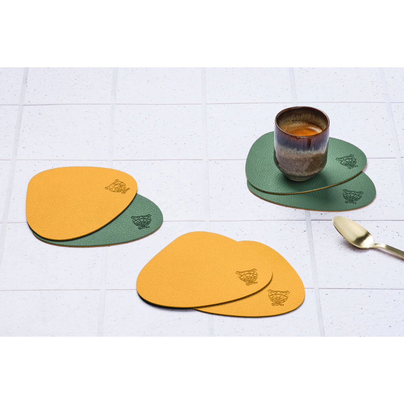 Sous-verre curve réversible - 6 pièces - Cuir recyclé jaune moutarde et vert sapin