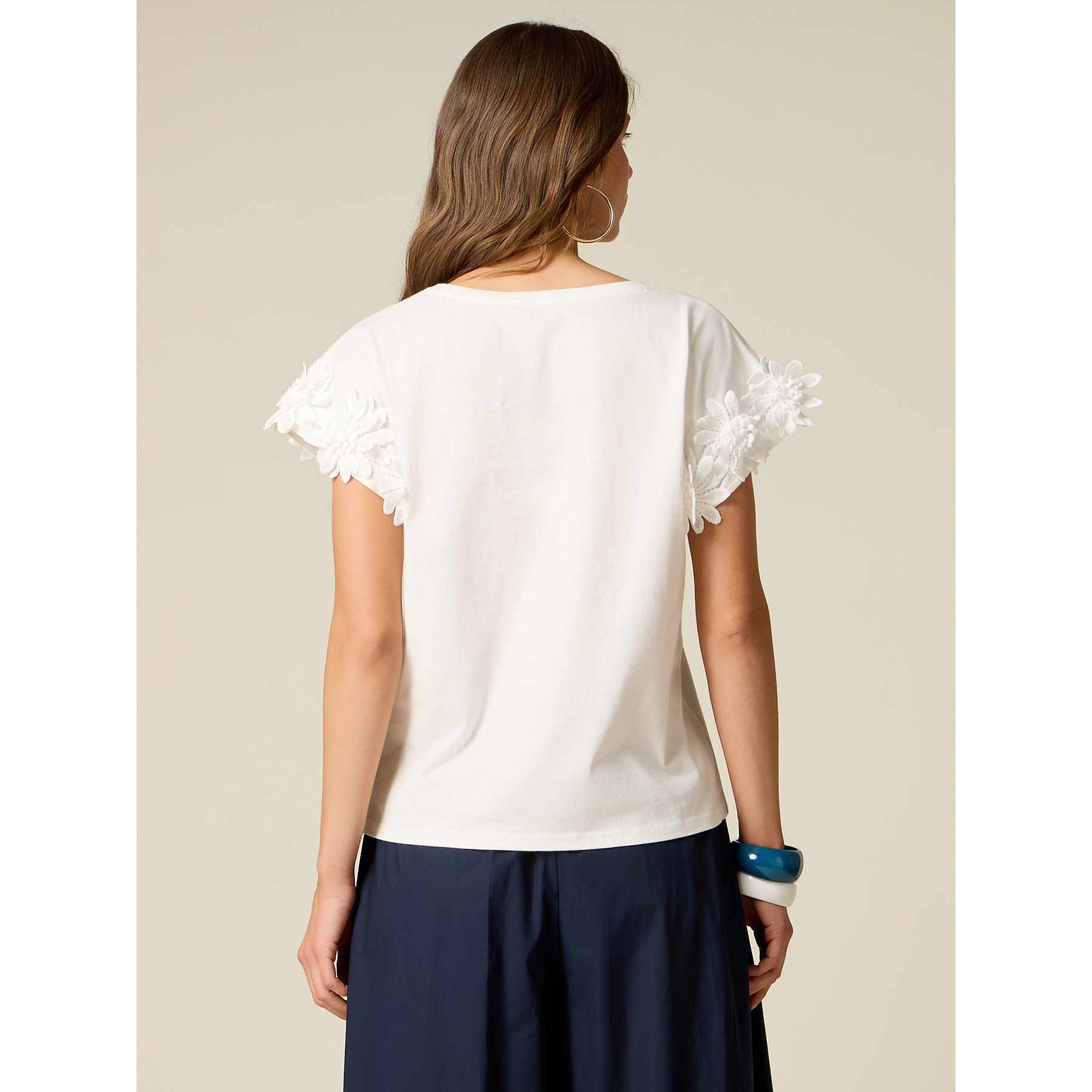 Oltre - T-shirt con applicazioni floreali in pizzo - Bianco