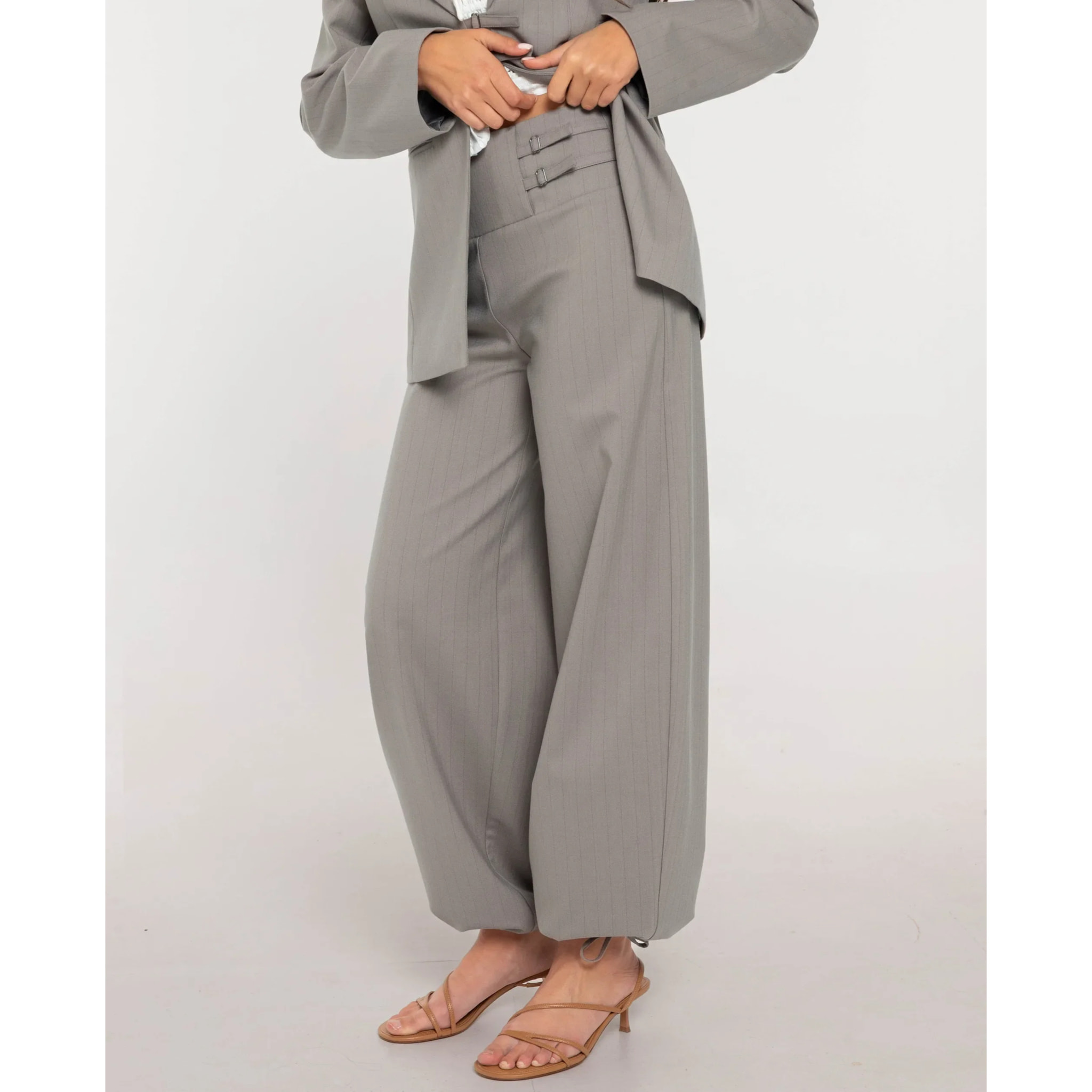 Pantalón recto de raya diplomática de traje de mujer