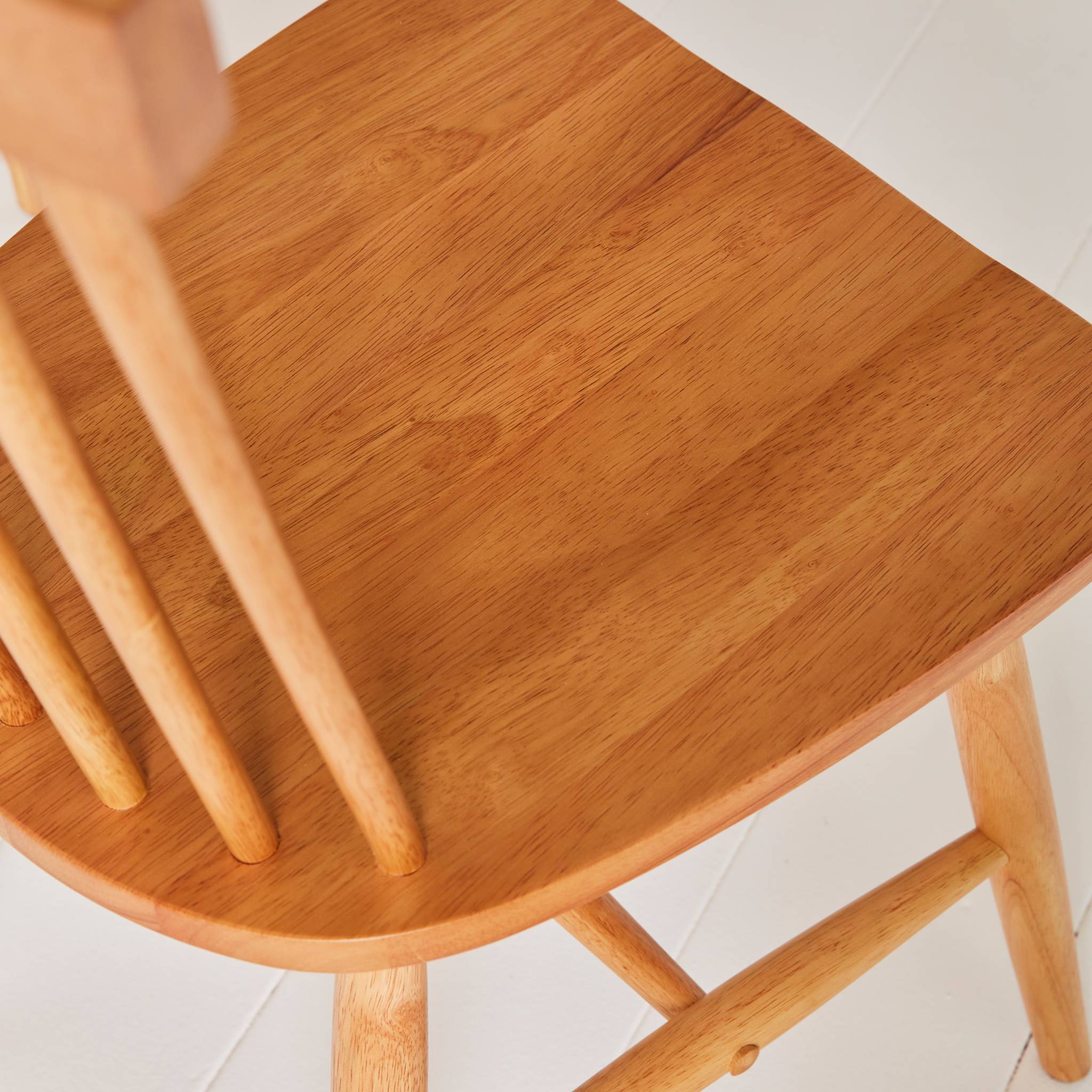 Lot de 4 chaises naturelles à barreaux en bois d'hévéa. ROMIE. L 50.8 x P 44.2 x H 90cm