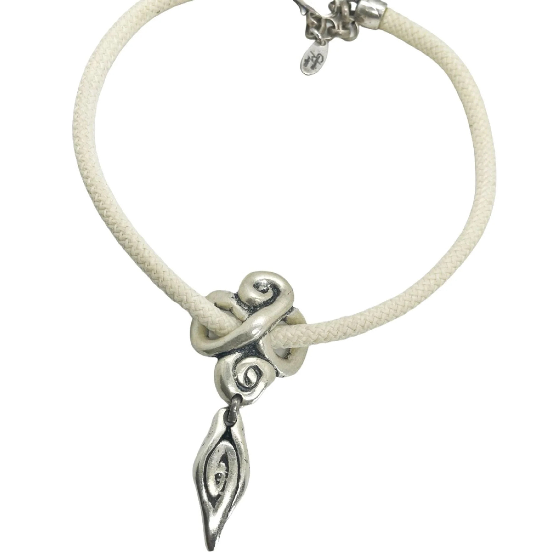 Collar Nautilus en plata chapado y cordón crema