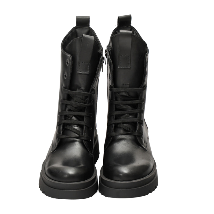 Anfibi in vera pelle con stringhe