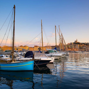 Affiche marseille, les pointus du vieux port Affiche sous cadre noir