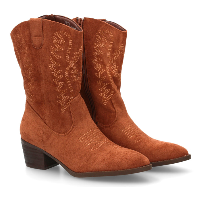Botín cowboy mujer con bordados en la caña