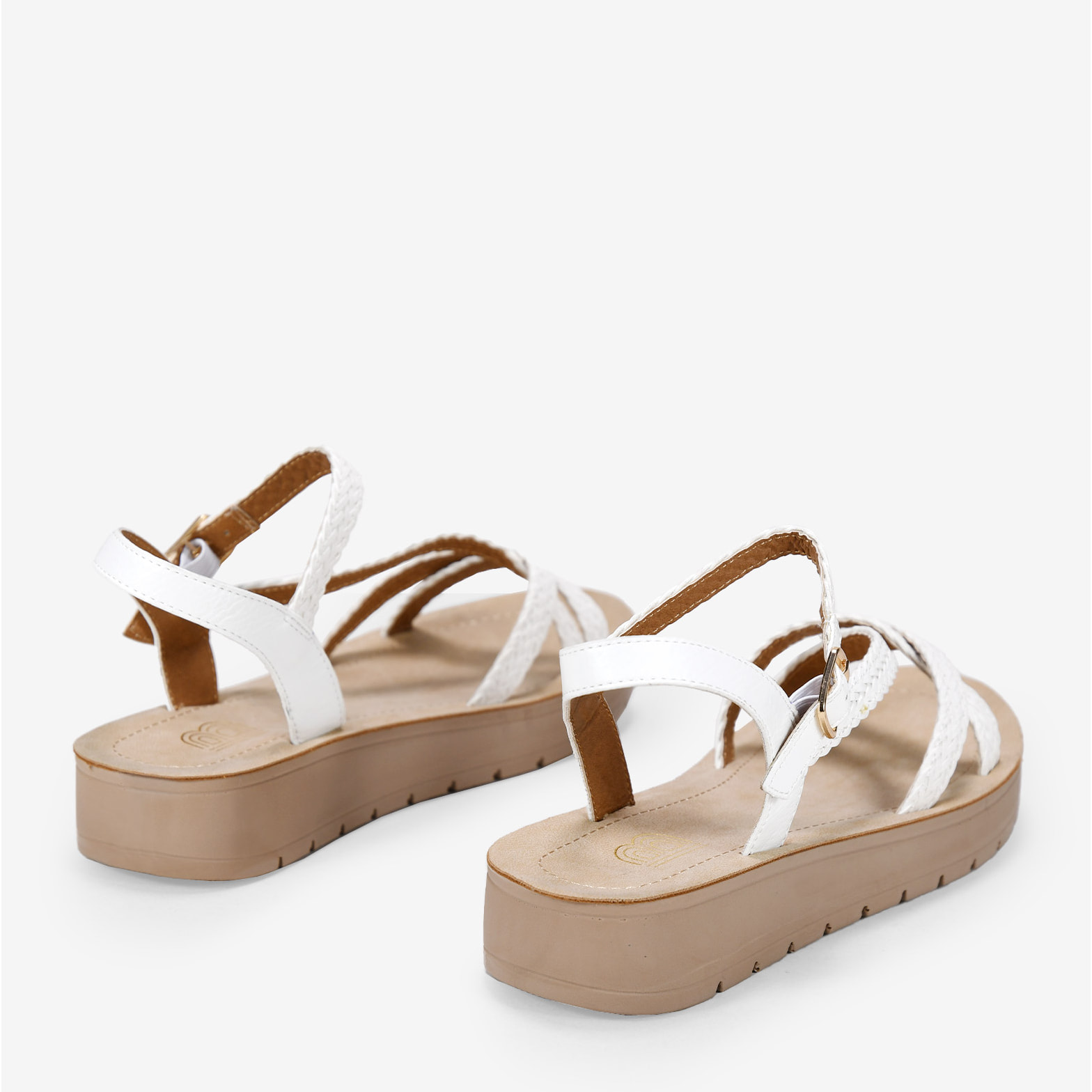 Sandalias con cuña blancas trenzadas