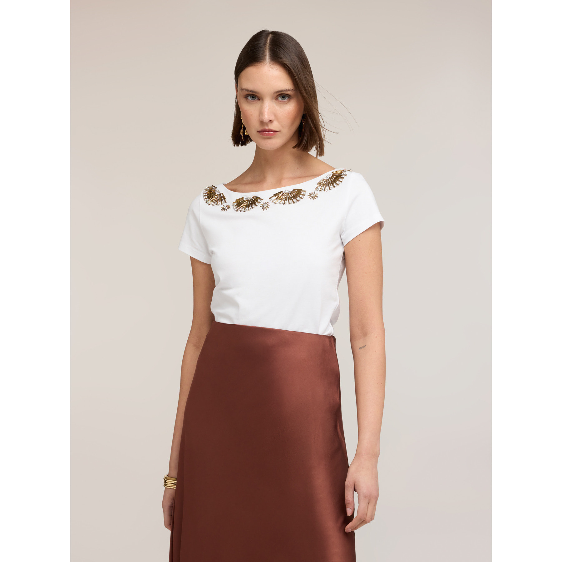 Motivi - Camiseta con aplicaciones de joyería - Blanco