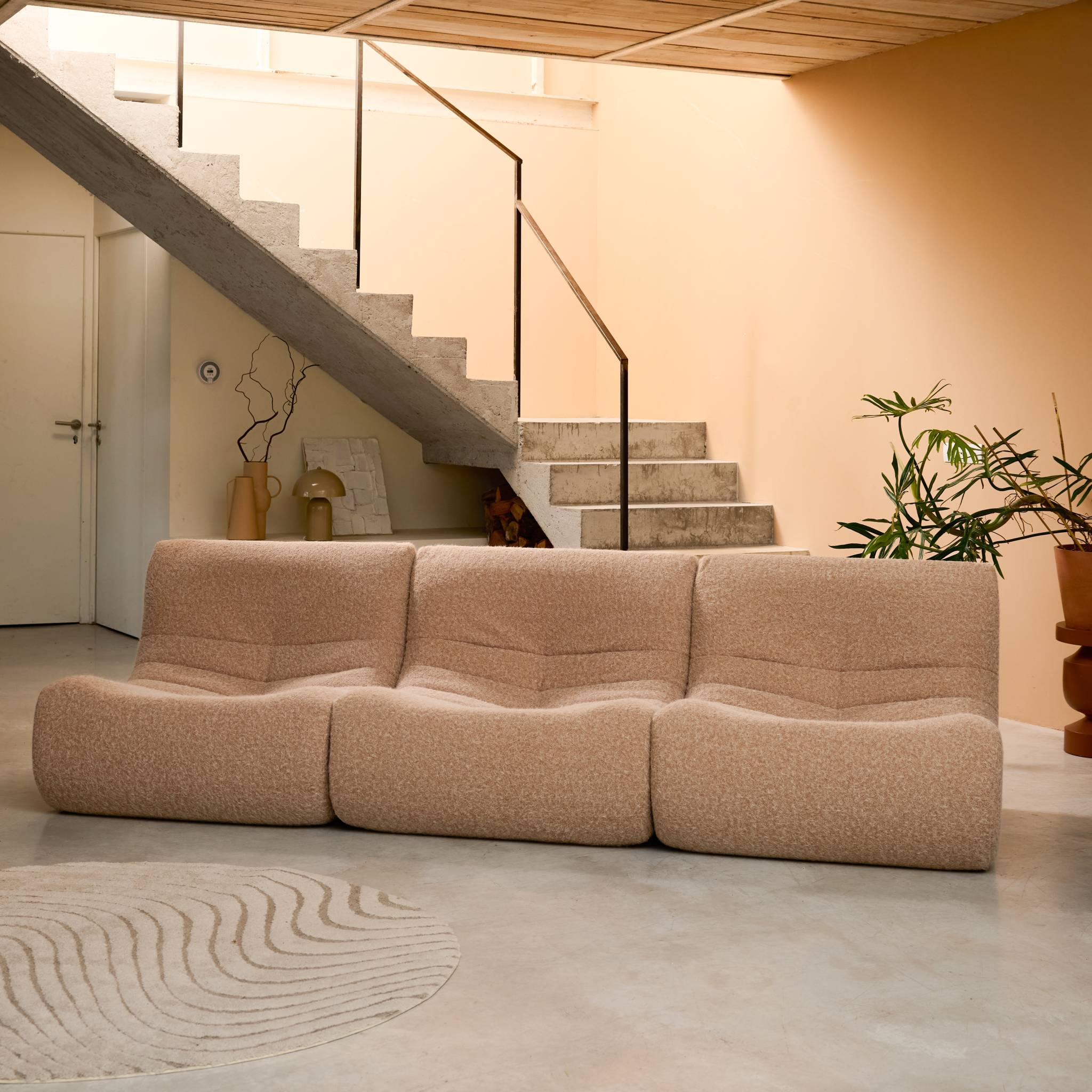 Chauffeuse tissu effet alpaca 3 places. beige. style contemporain. L 91 x P 105 x H 72cm