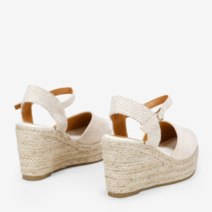 Alpargatas beige con pulsera y suela de esparto