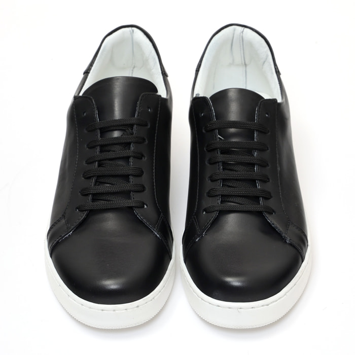 Sneakers stringate in pelle di vitello