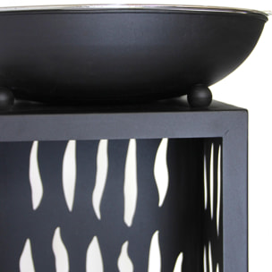 Barbecue au design élégant avec grill chromé en acier noir