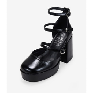 Zapatos de plataforma negros con tiras