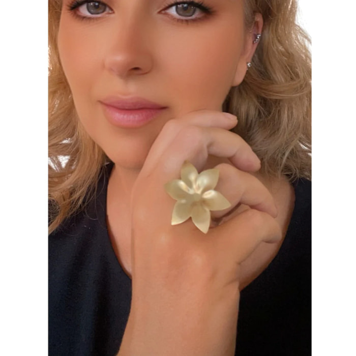 Anillo flor de laton en 3D dorado laton