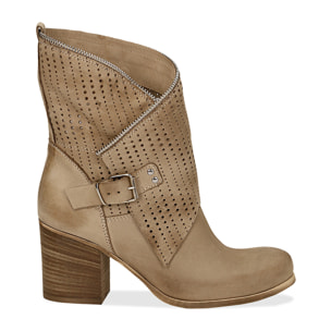 Ankle boots beige in nabuk con gambale traforato, tacco 7 cm