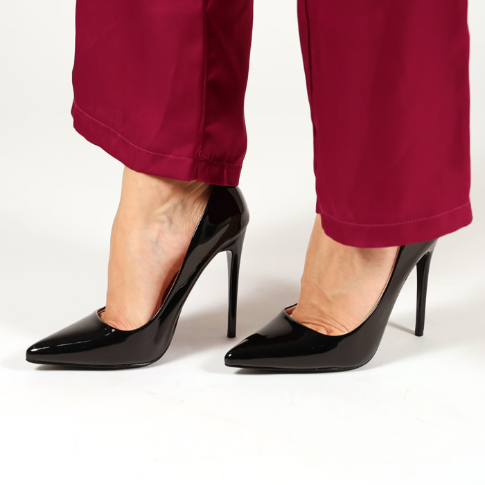 Dècolletè pumps in simil pelle verniciata con tacco a spillo