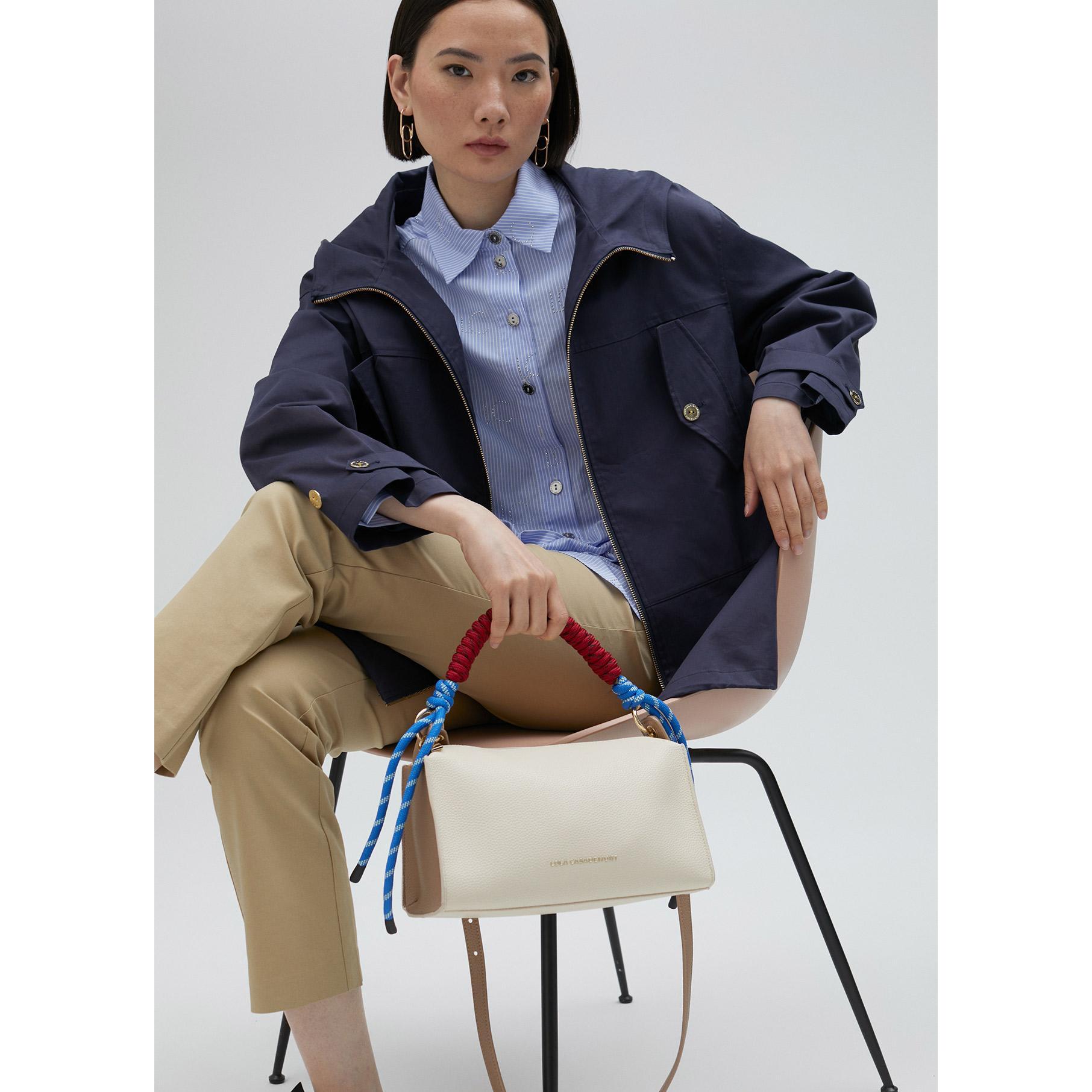 Parka corto con cappuccio