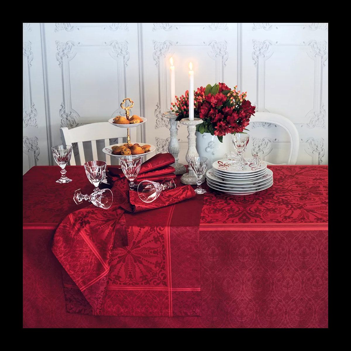 Nappe anti tache pur coton motif jacquard Cassandre grenat