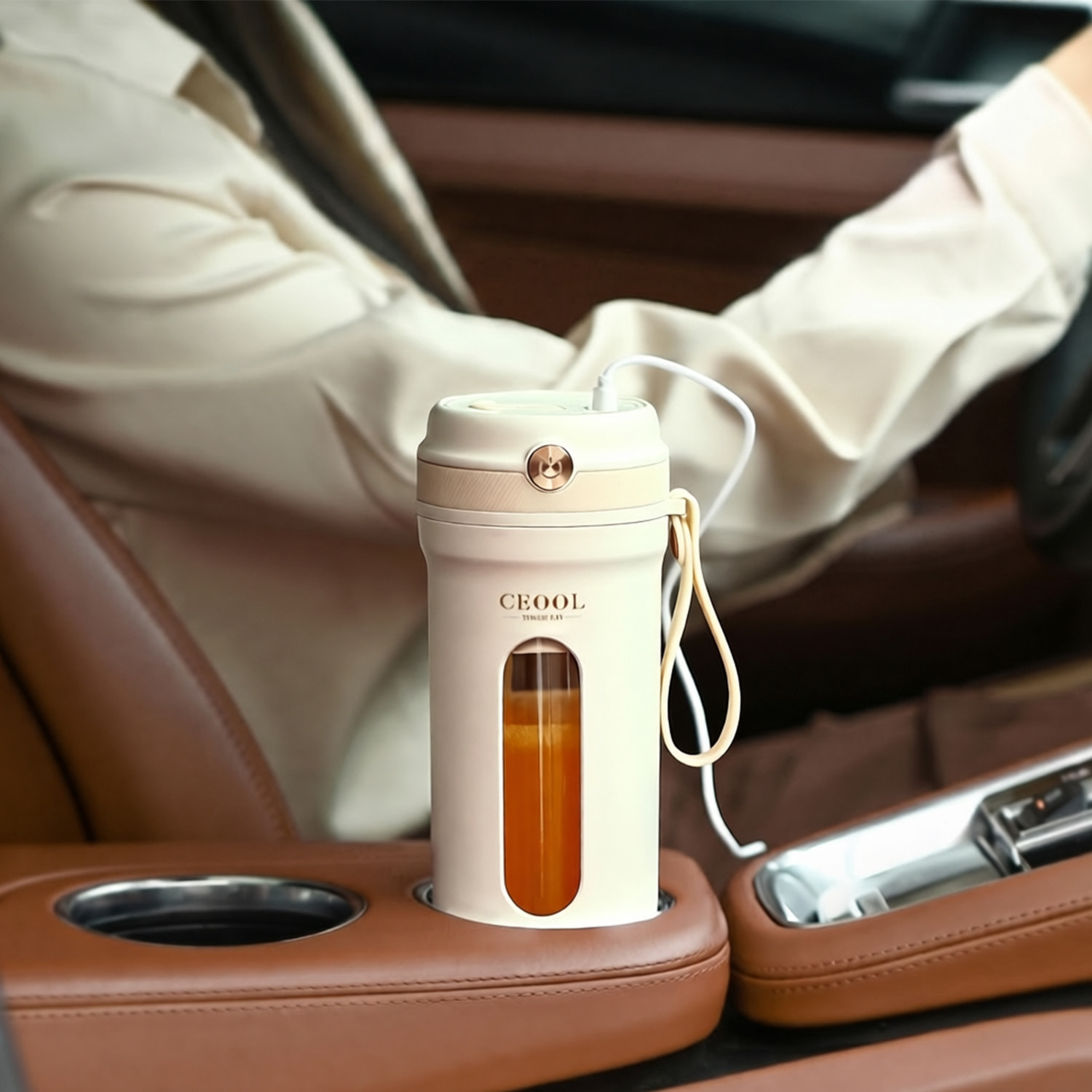 Frullatore portatile Z02 con capacità di 350ml. Con batteria ricaricabile da 1300mAh e design portatile ideale per l'uso quotidiano.