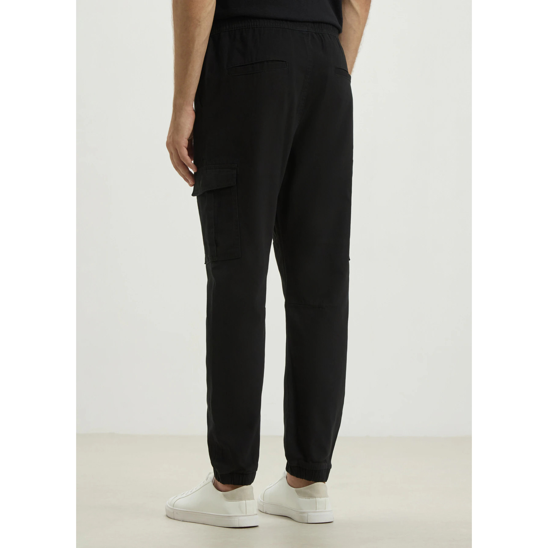 Pantalone jogger con tasconi