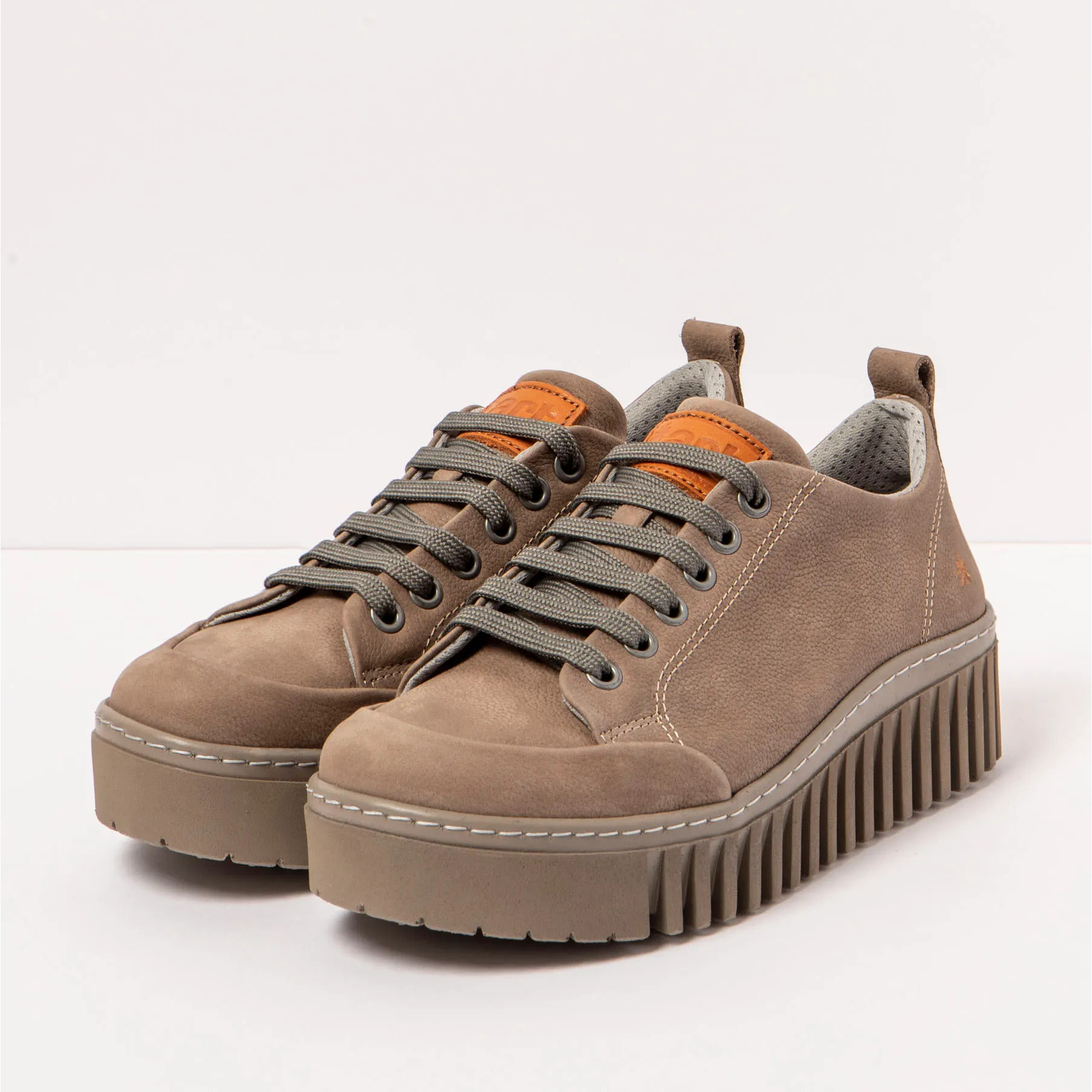 Zapatos 1535 NOBUCK TAUPE/BRIGHTON color Taupe