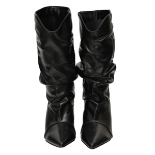 Stivaletto in simil pelle con tacco basso