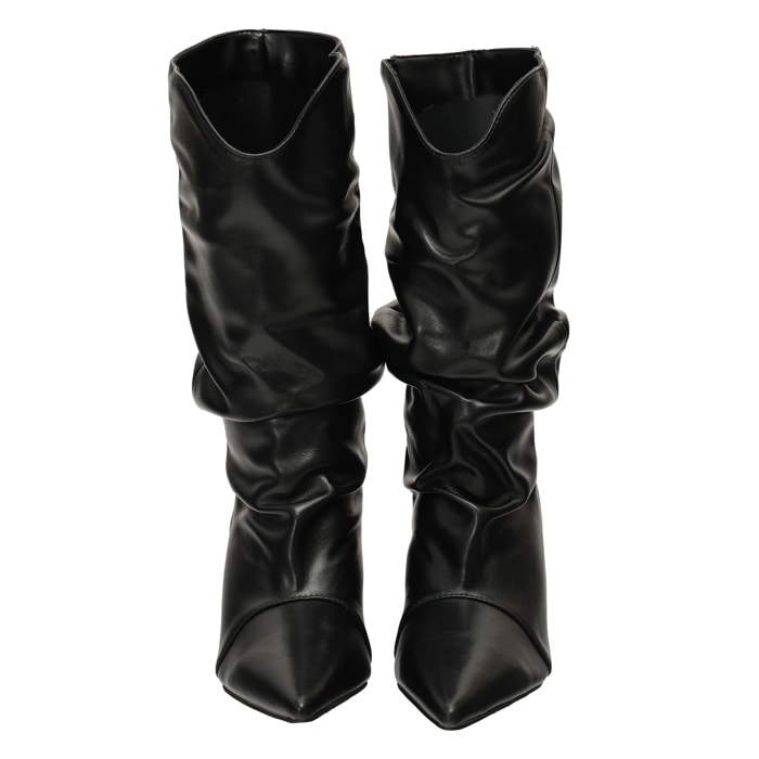 Stivaletto in simil pelle con tacco basso