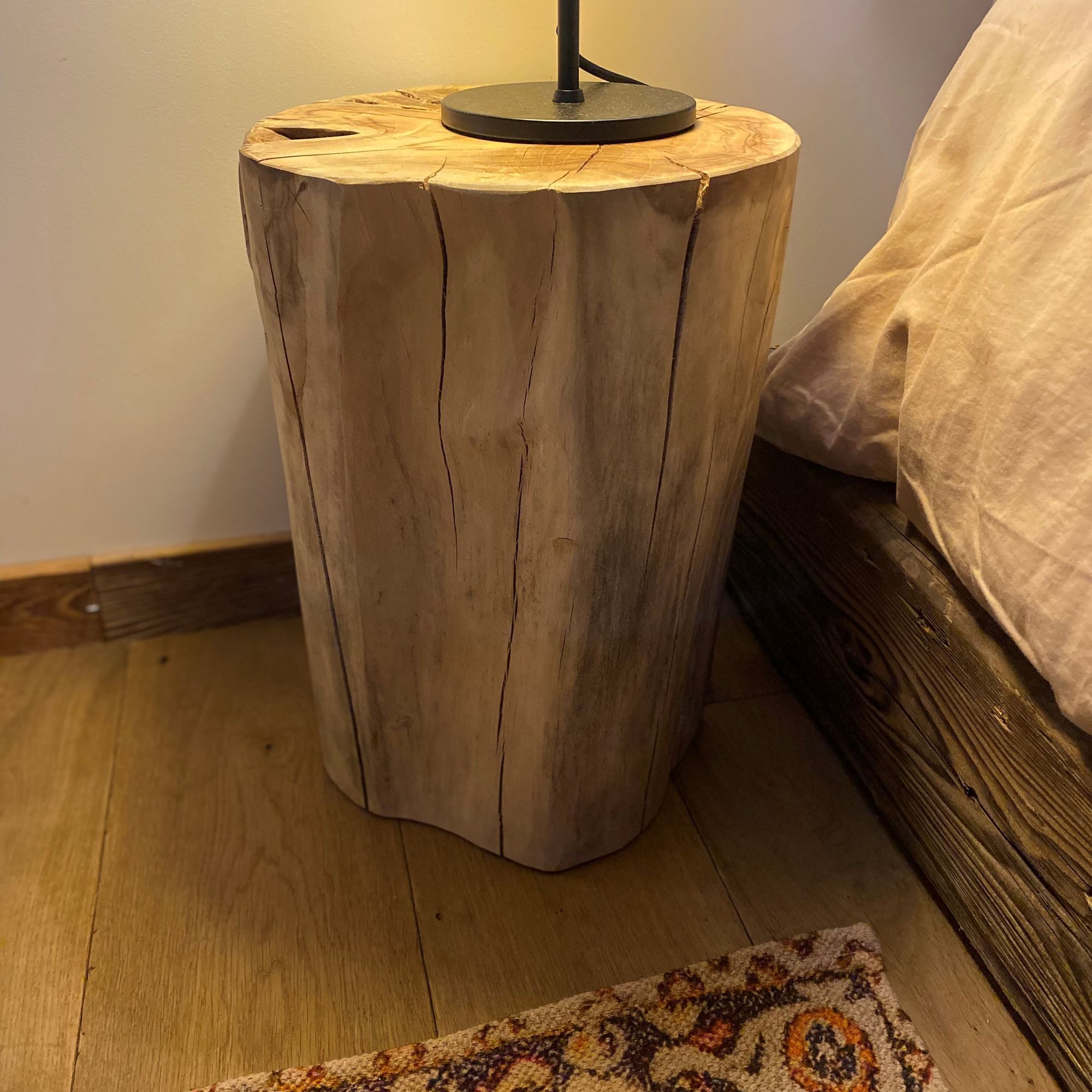 Bout de canapé en racine de teck