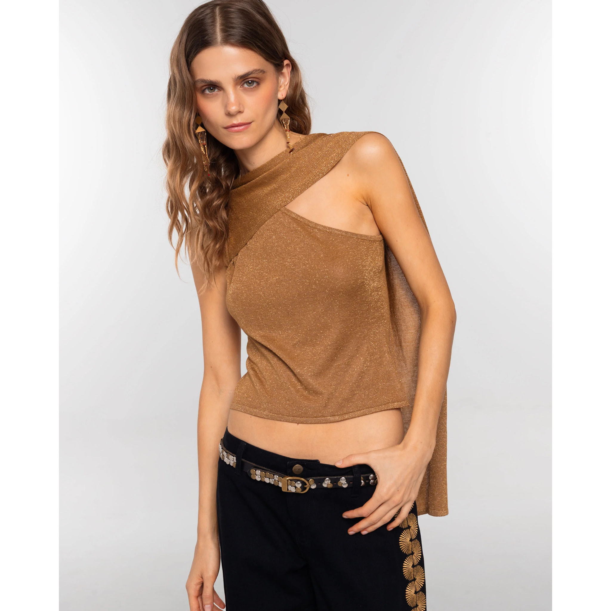 Top de mujer asimétrico con foulard decorativo