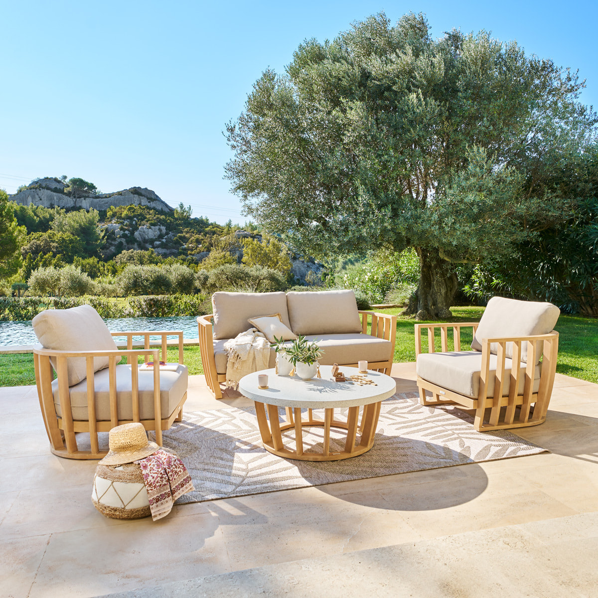 Salon de jardin "Lemindo" 5 places en polyester et eucalyptus