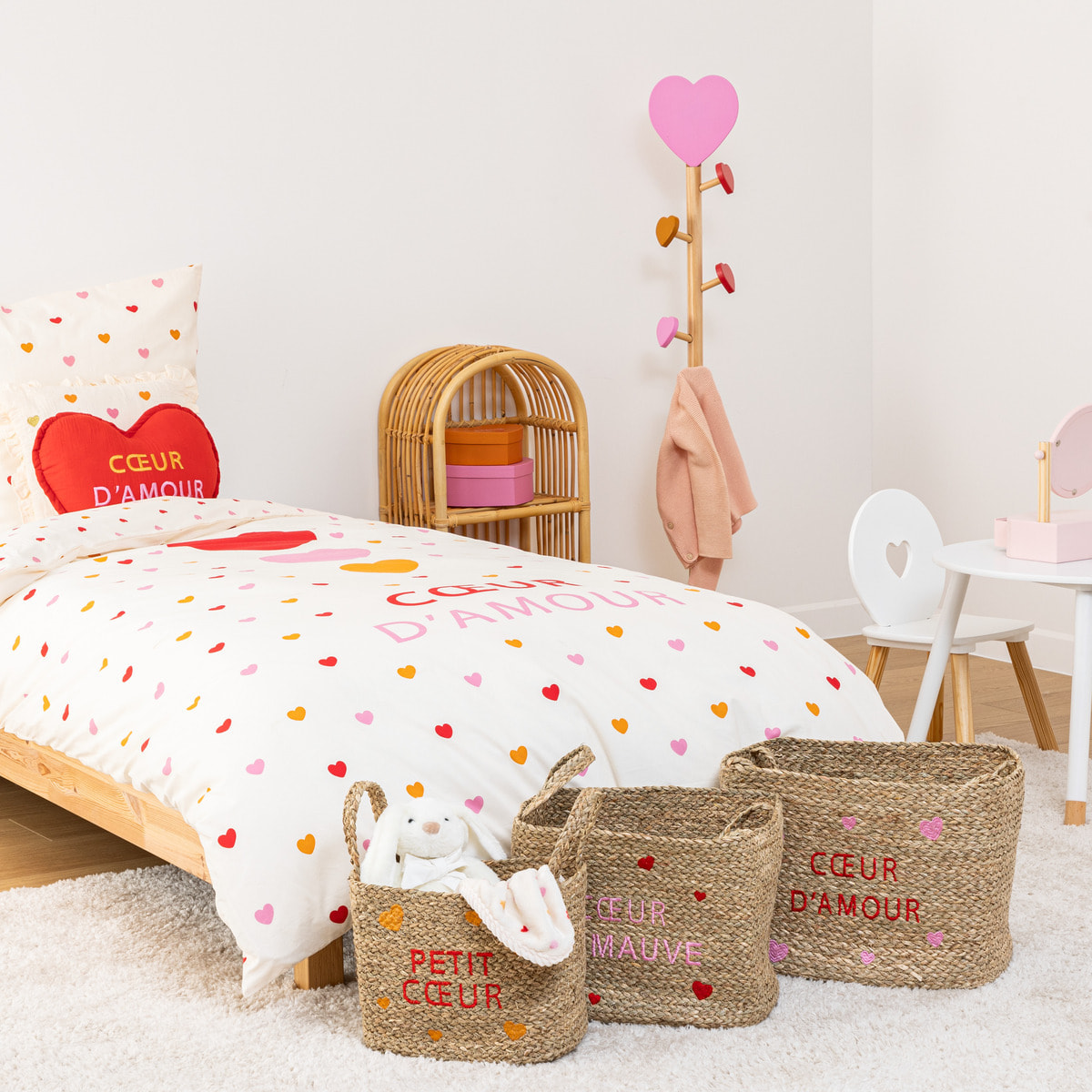 Porte-manteau enfant cœur Solea beige H135cm