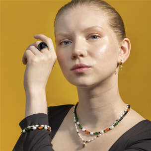 Pulsera con Onix acabado oro 18k