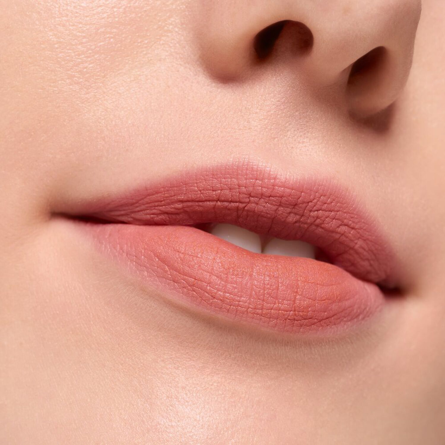 Blur Matte Lip Cream - Rouge à Lèvres Fini Semi-mat