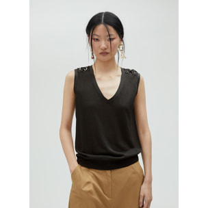 Top in maglia con occhielli
