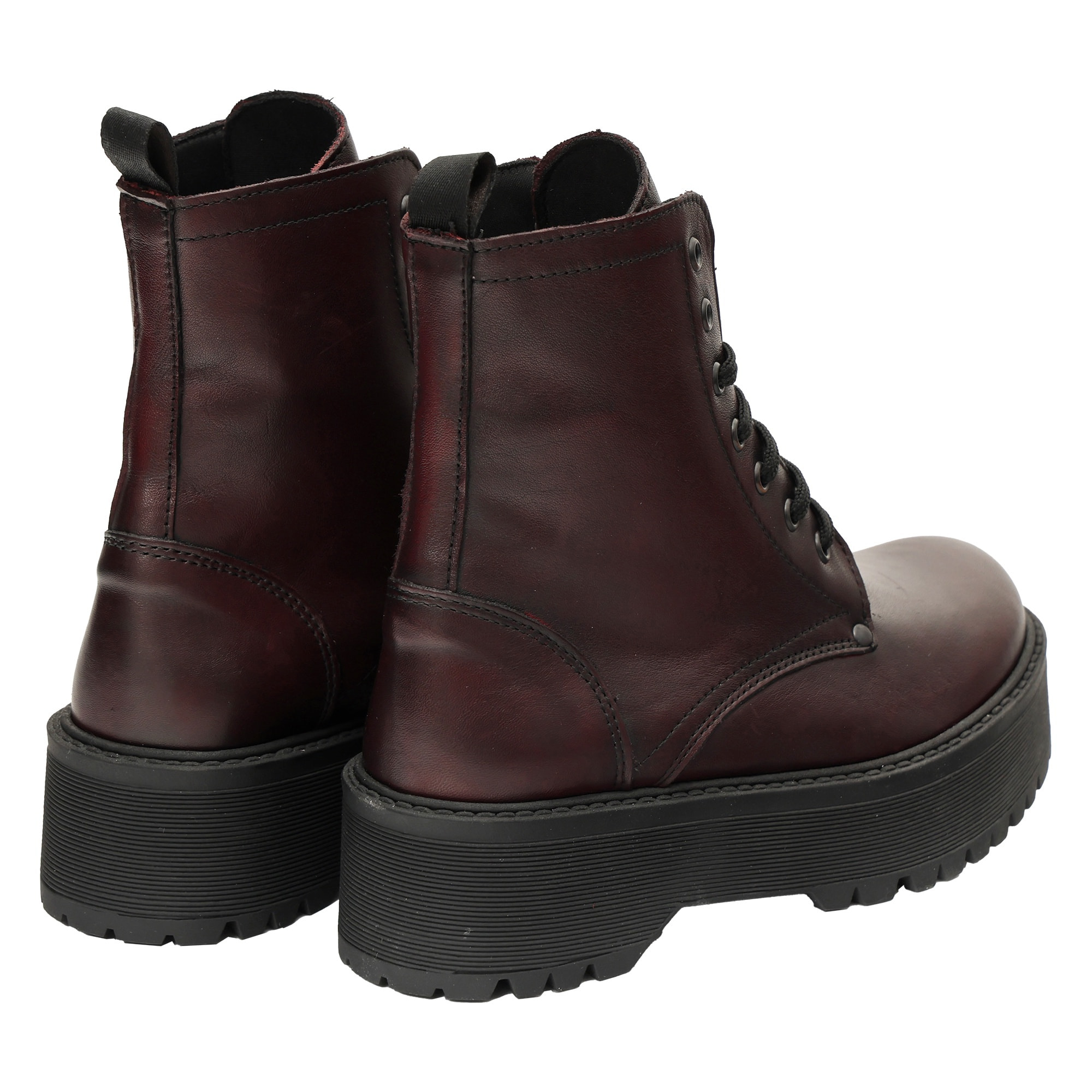 Anfibi in vera pelle con stringhe