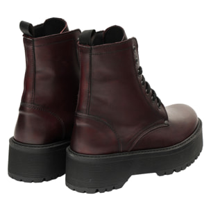 Anfibi in vera pelle con stringhe