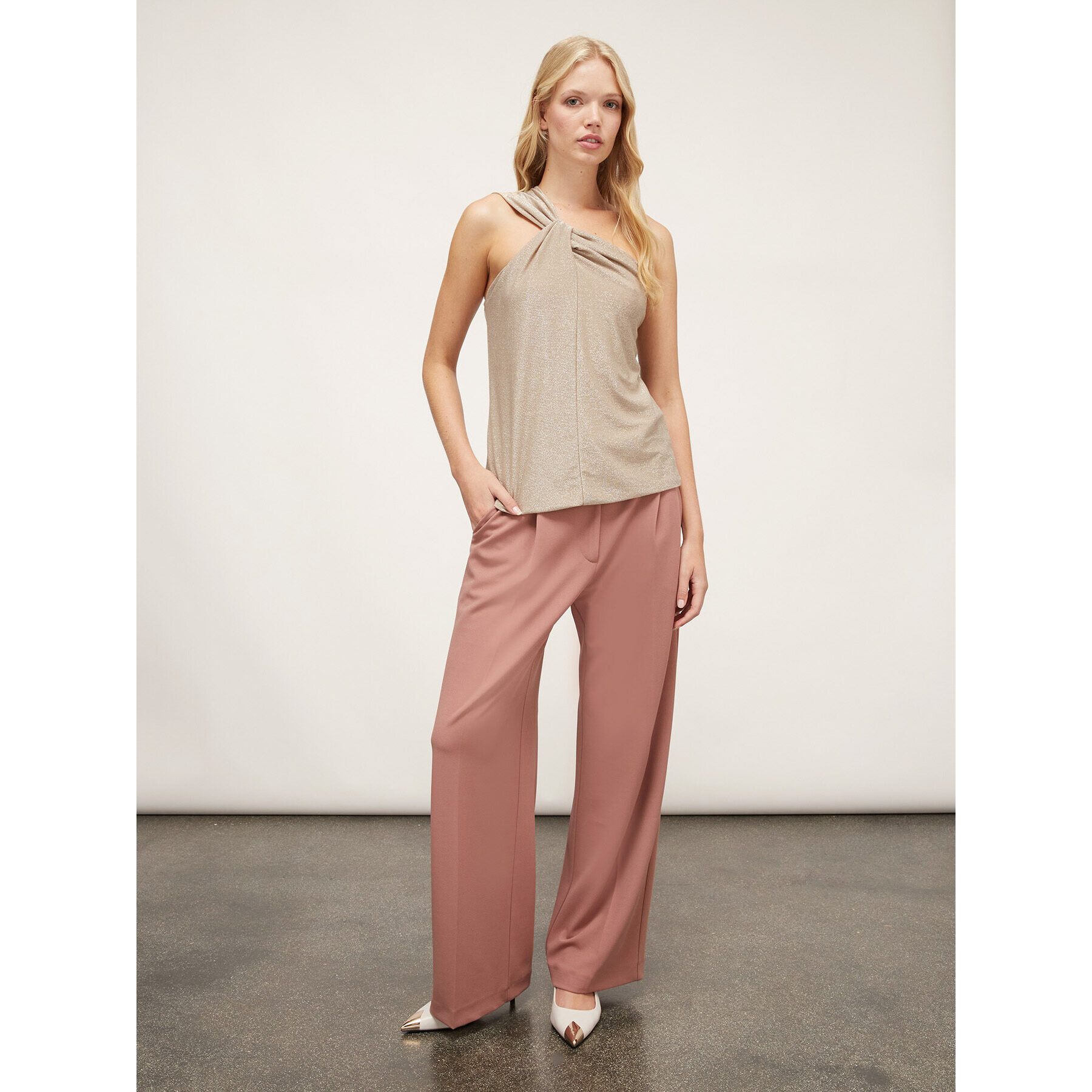 Motivi - Top de un solo hombro en lúrex - Beige