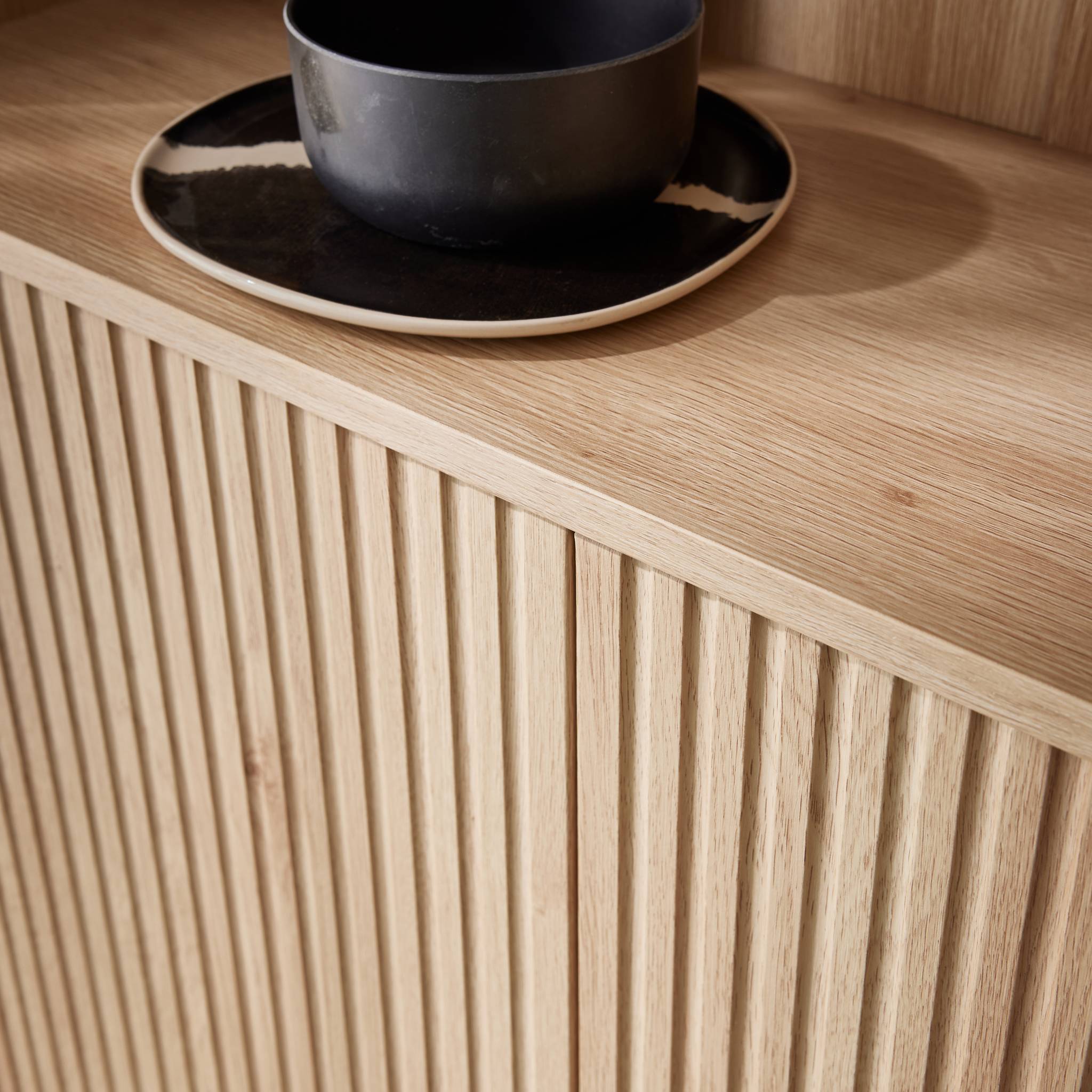 Bibliothèque décor bois rainuré et métal 2 portes BRAGA