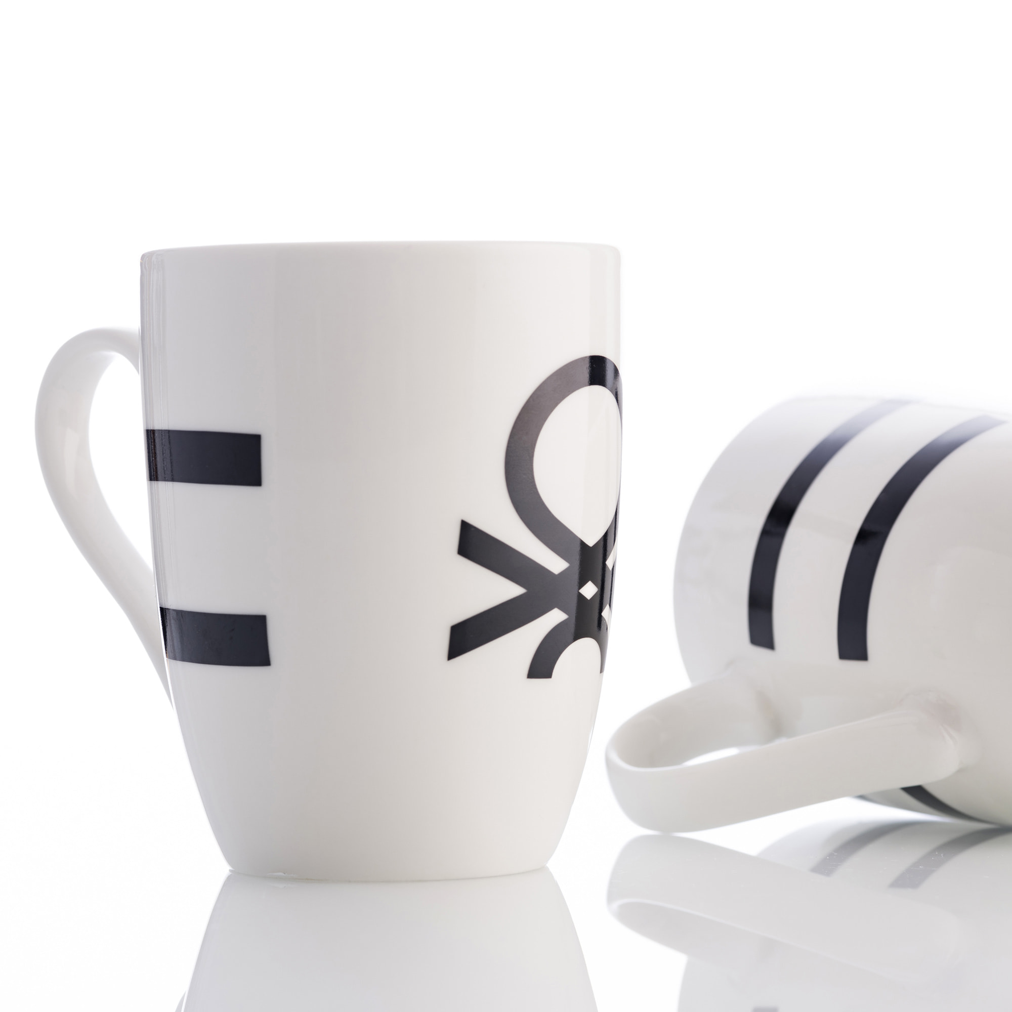 Set 4p mugs  logo estampado negro  benetton