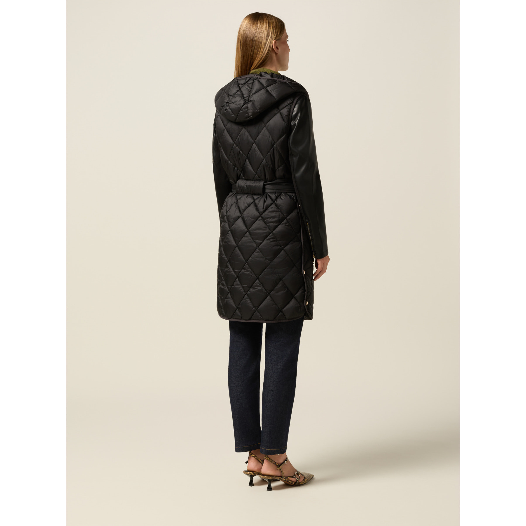 Oltre - Gilet piumino lightweight con cappuccio - Nero