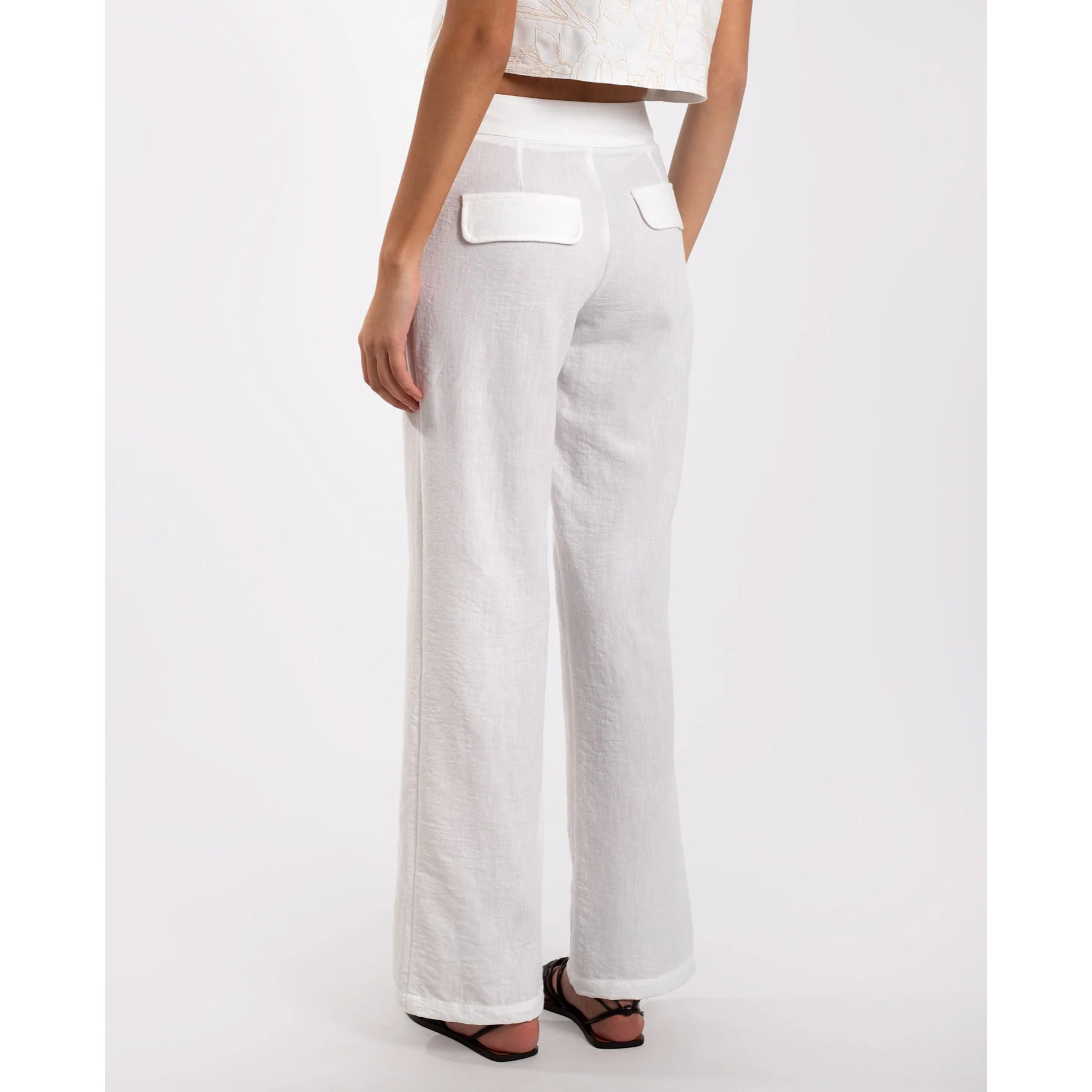 Pantalón recto de mujer fluido con cierre frontal